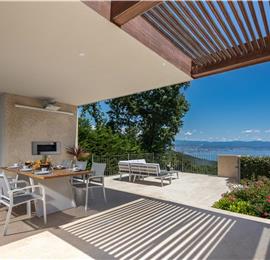 4 Bedroom Villa with Salt Water Pool, Private mini golf course and Rooftop Terrace near Opatija, Sleeps 8